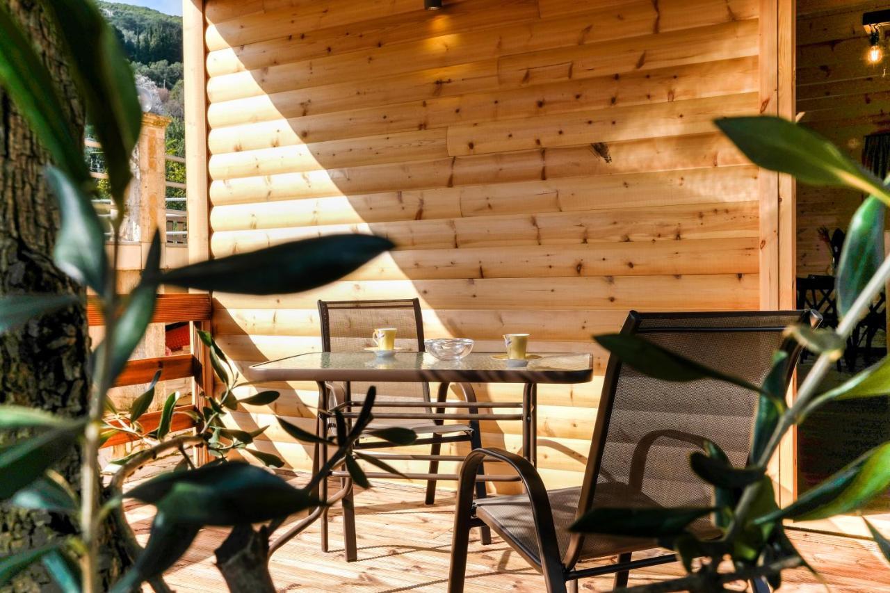 Romantic Tree House Kato Pavliana Екстериор снимка